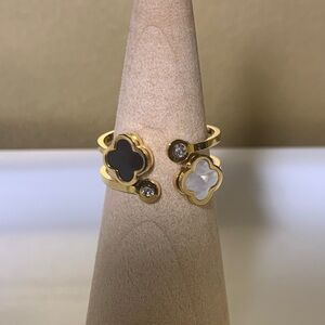 Elegant clover ring